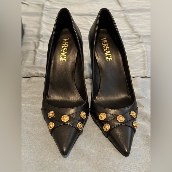 Versace Black Leather Pointed Toe Pumps with Medusa Medallions, size 36 - Picture 2 of 9
